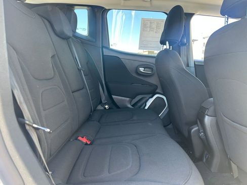 Used 2018 Jeep Renegade Latitude w/ Advanced Technology Group AWD/4WD image 34