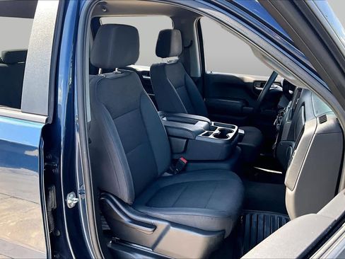 Used 2019 Chevrolet Silverado 1500 Custom w/ Custom Convenience Package AWD/4WD image 9