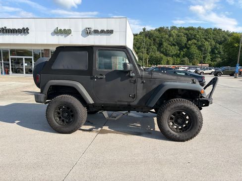 Used 2007 Jeep Wrangler Rubicon w/ Dual Top Group AWD/4WD image 2