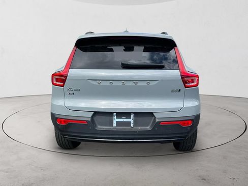Certified 2025 Volvo XC40 B5 Plus AWD/4WD image 4