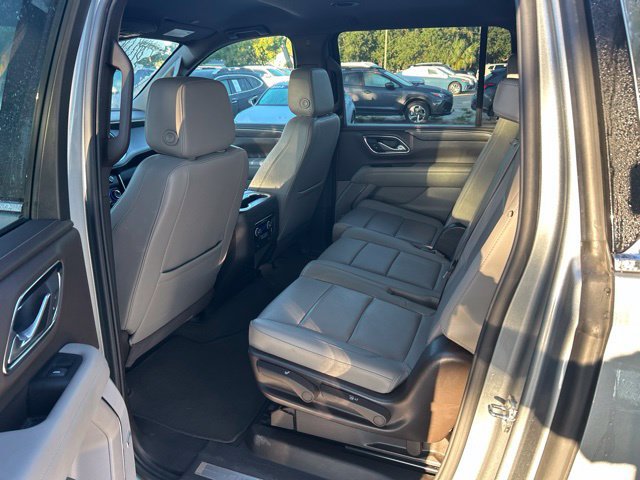 Used 2024 Chevrolet Suburban LT RWD image 6