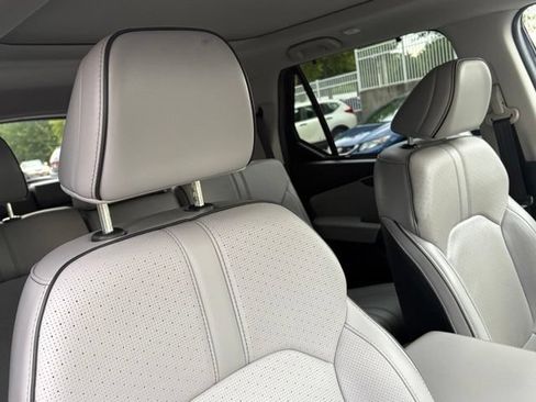 Used 2025 Honda Pilot Elite image 32