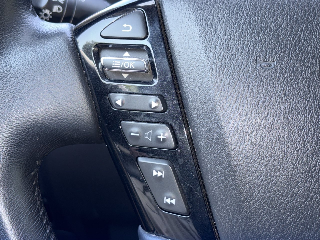Used 2024 Nissan Armada SV AWD/4WD image 15