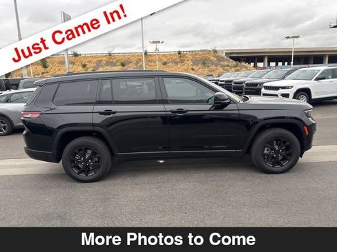 Used 2024 Jeep Grand Cherokee L Altitude AWD/4WD image 7