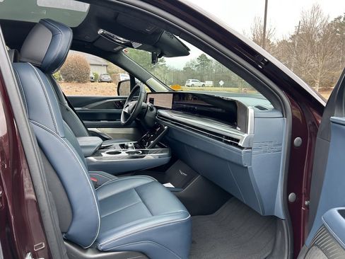 Used 2025 Cadillac Escalade IQ Luxury 2 w/ LPO, Premium Carpet Package image 45