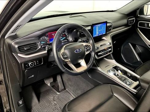 Used 2023 Ford Explorer XLT w/ Equipment Group 202A image 13