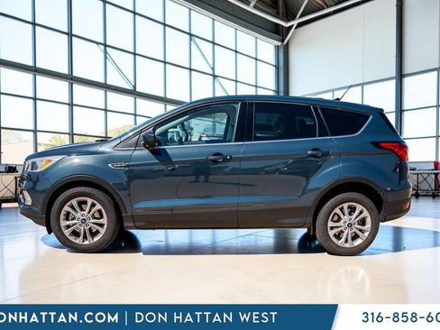Used 2019 Ford Escape SE FWD image 2