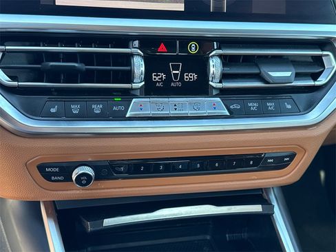 Used 2022 BMW 330i Sedan w/ M Sport Package image 31