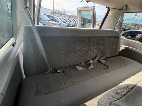 Used 2005 Ford E-350 and Econoline 350 XL image 18