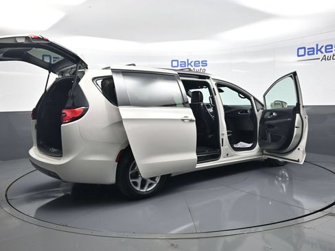 Used 2021 Chrysler Pacifica Limited w/ S Appearance Package AWD/4WD image 54