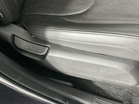 Used 2025 Kia Carnival FWD image 22