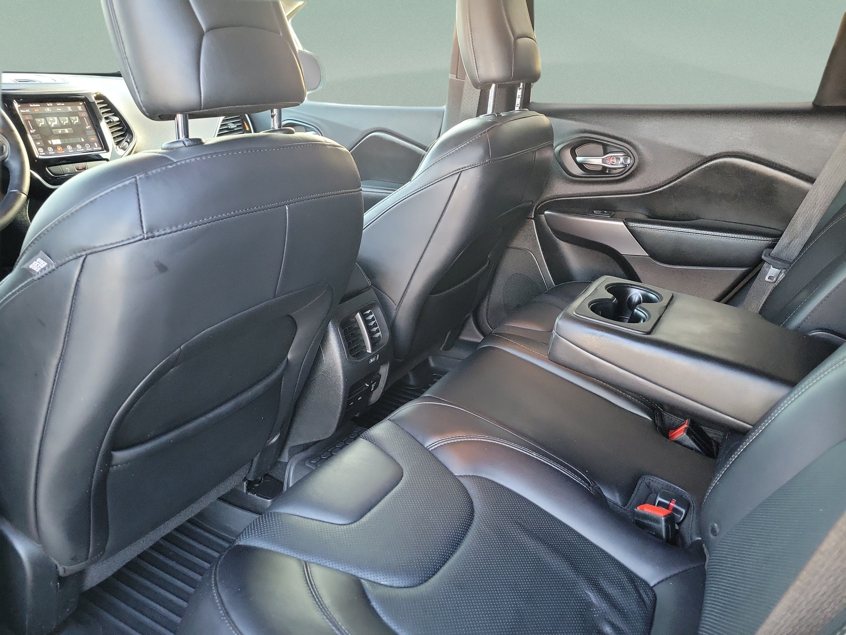 Used 2019 Jeep Cherokee Limited AWD/4WD image 6