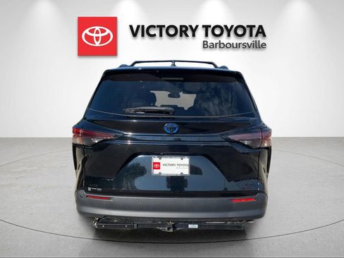 Used 2024 Toyota Sienna XLE Woodland Edition AWD/4WD image 4
