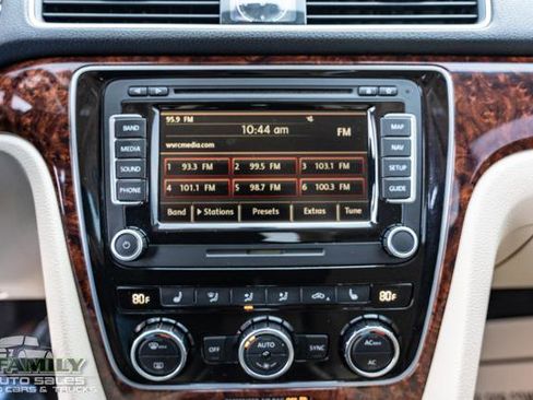 Used 2012 Volkswagen Passat TDI SEL Premium image 19