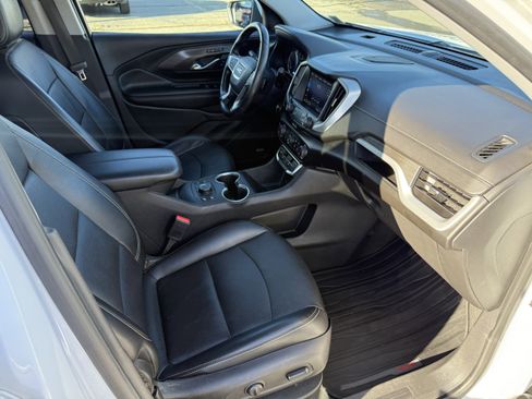 Used 2022 GMC Terrain SLT w/ Infotainment Package II image 11