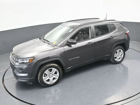 Used 2022 Jeep Compass Latitude image 48