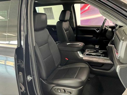 Used 2022 Chevrolet Silverado 1500 LTZ w/ LTZ Convenience Package II AWD/4WD image 11