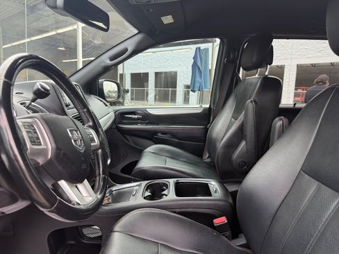 Used 2018 Dodge Grand Caravan GT FWD image 14