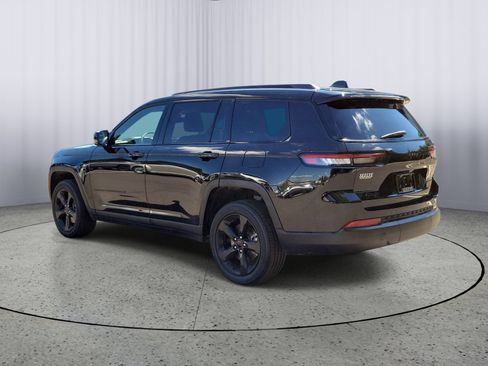 Used 2023 Jeep Grand Cherokee L Laredo AWD/4WD image 4