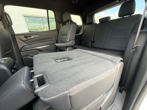 Used 2025 Chevrolet Traverse LT FWD image 41