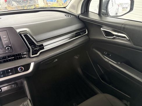 Certified 2025 Kia Sportage LX image 17