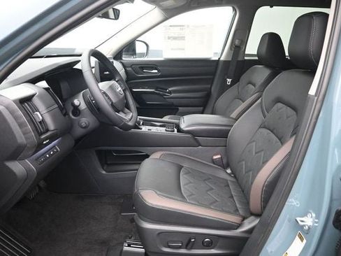 New 2026 Nissan Pathfinder Platinum AWD/4WD image 9
