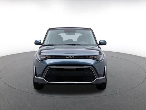 Used 2025 Kia Soul LX w/ LX Technology Package FWD image 2