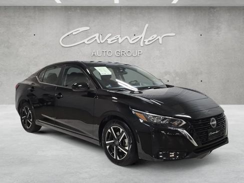 Used 2025 Nissan Sentra SV FWD image 2