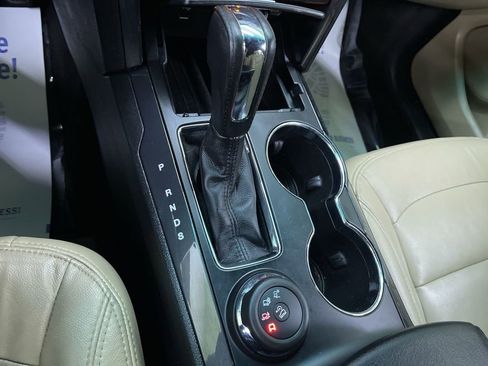 Used 2016 Ford Explorer XLT image 25