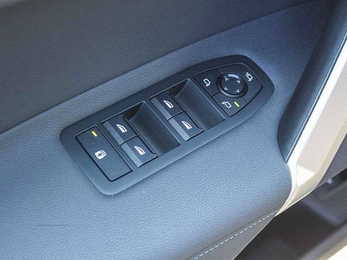 Used 2026 BMW iX xDrive60 w/ Premium Package AWD/4WD image 18