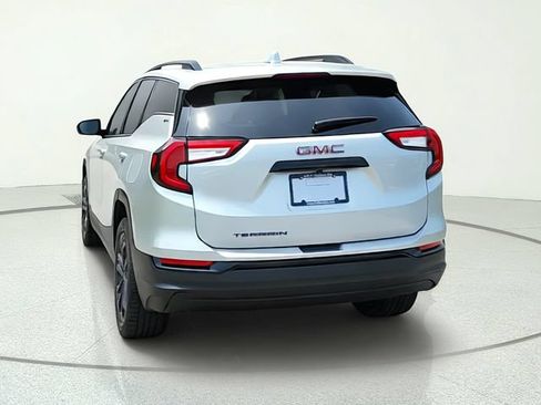 Used 2022 GMC Terrain SLE w/ Elevation Edition FWD image 4