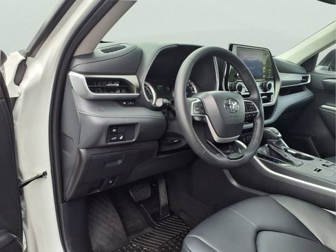 Used 2026 Toyota Highlander XLE AWD/4WD image 12