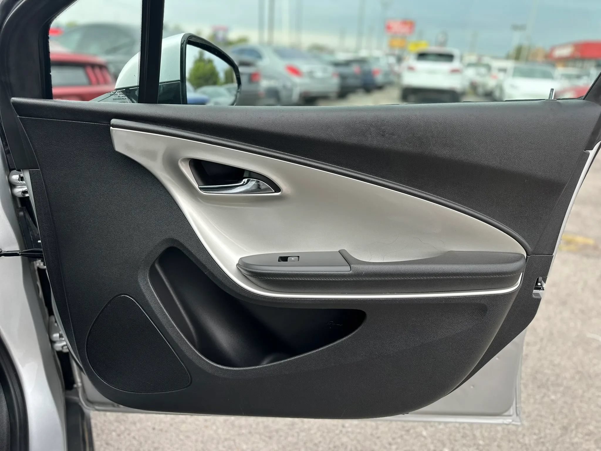 Used 2013 Chevrolet Volt FWD image 22