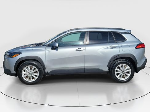 Used 2023 Toyota Corolla Cross LE FWD image 4