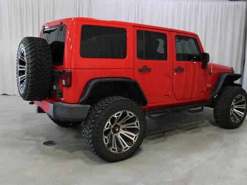 Used 2018 Jeep Wrangler Unlimited Sahara AWD/4WD image 33