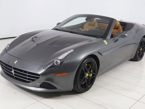 Used 2018 Ferrari California T image 33