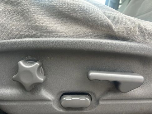 Used 2005 Ford Explorer XLT image 12