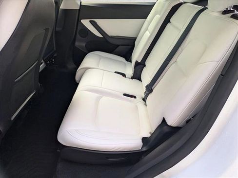 Used 2021 Tesla Model Y Long Range image 18