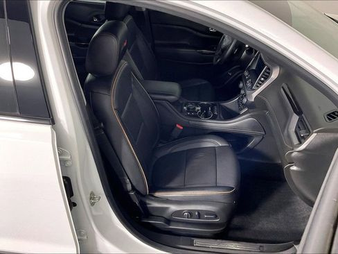 Used 2023 GMC Acadia AT4 w/ Technology Package image 10