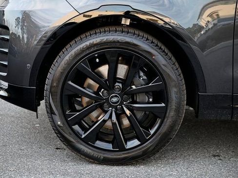 New 2026 Land Rover Discovery Limited Edition image 4