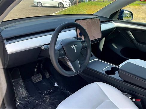 Used 2023 Tesla Model Y Long Range AWD/4WD image 18