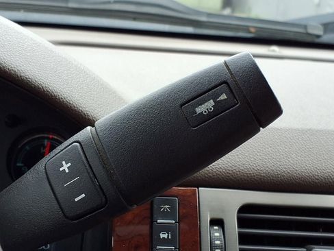 Used 2010 GMC Sierra 3500 SLT w/ SLT Convenience Package image 18