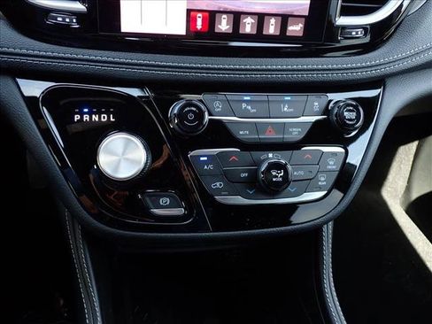 New 2027 Chrysler Pacifica Limited AWD/4WD image 21