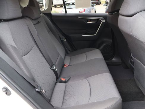 Used 2021 Toyota RAV4 XLE FWD image 19