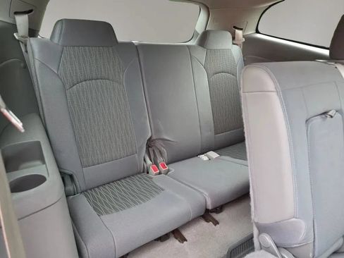 Used 2015 Chevrolet Traverse LT w/ Style and Technology Package FWD image 41