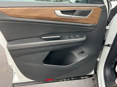 Used 2024 Volkswagen Atlas SE image 25