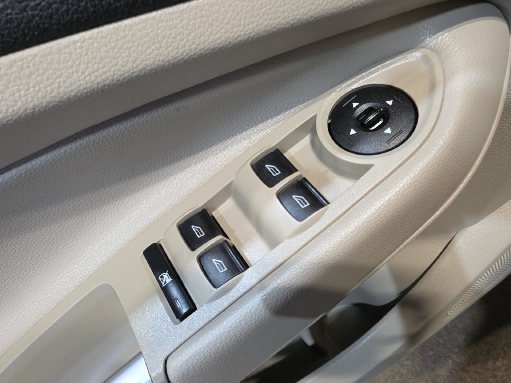Used 2018 Ford Escape SEL FWD image 15