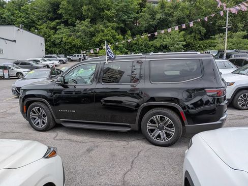 Used 2022 Jeep Wagoneer Series III AWD/4WD image 13
