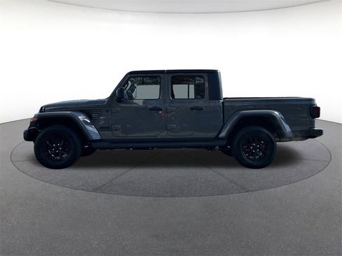 Used 2022 Jeep Gladiator Sport image 2
