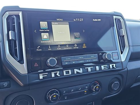 Used 2025 Nissan Frontier SV image 19